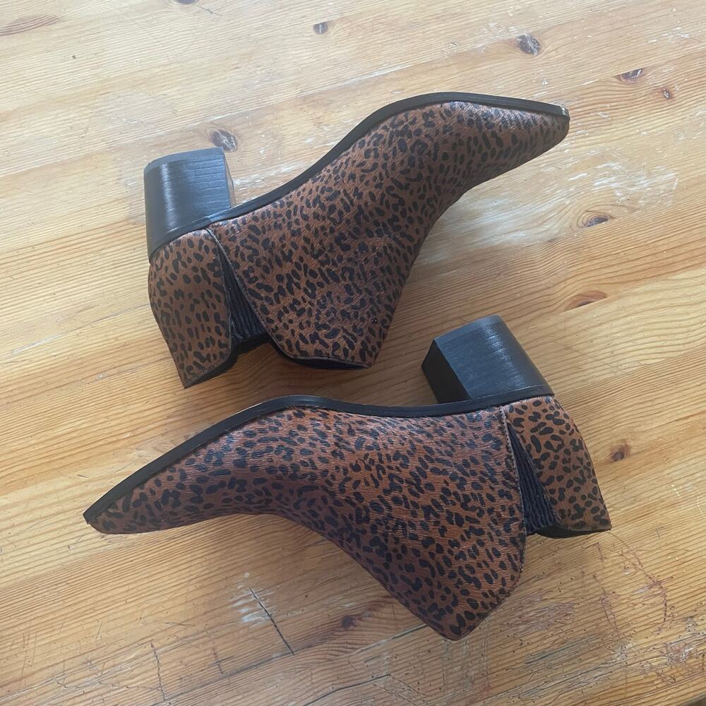 Santuary Leopard Print Pointed Toe Booties 2" Heel size 10